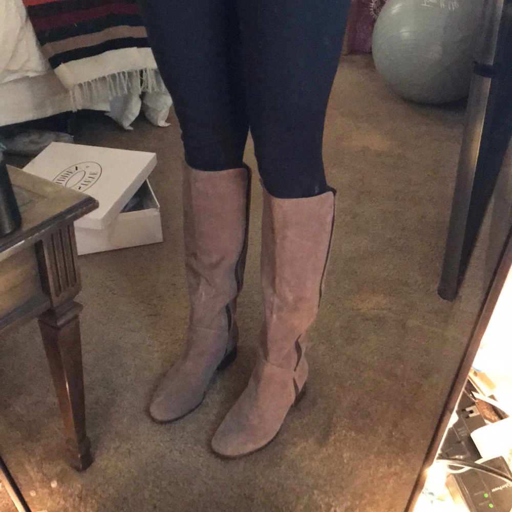 Steve Madden Pull on Boots, Taupe suede NEW